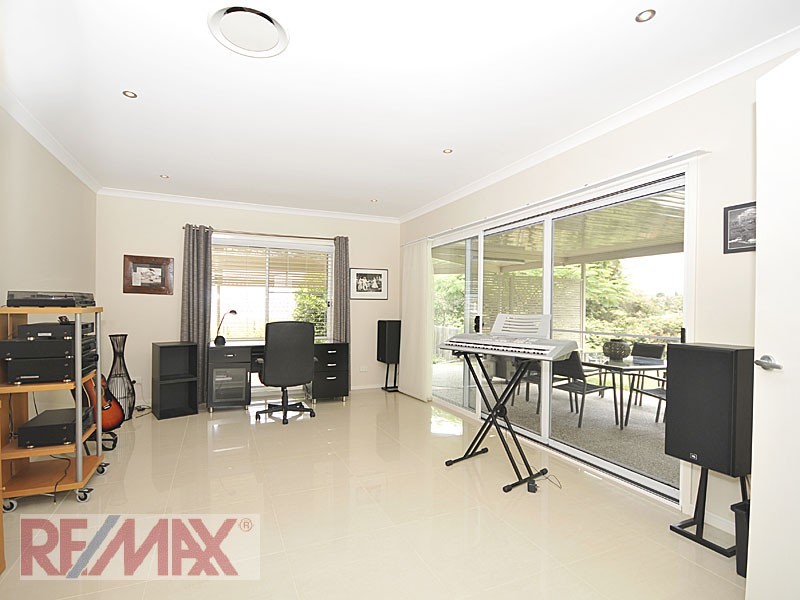 15 Buttonwood Cl, Albany Creek QLD 4035