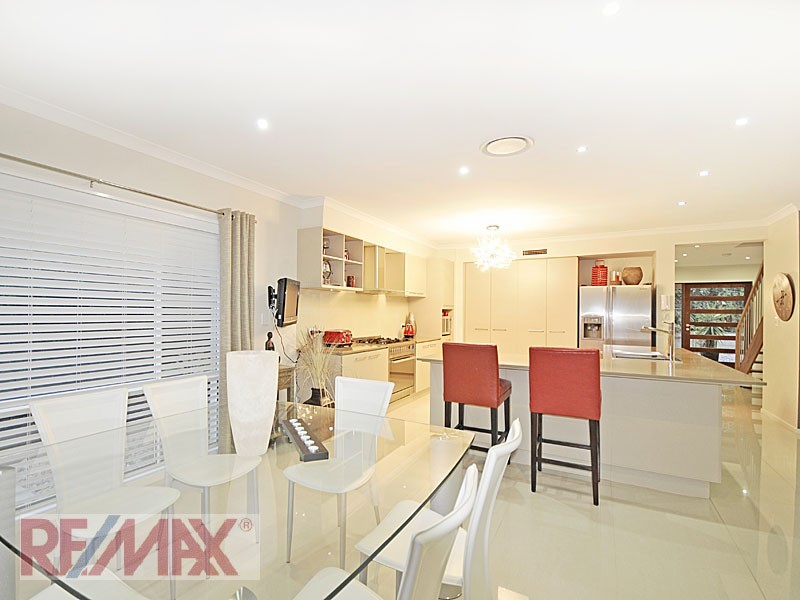 15 Buttonwood Cl, Albany Creek QLD 4035