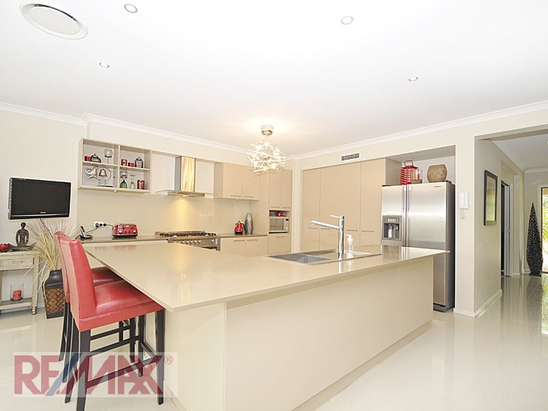 15 Buttonwood Cl, Albany Creek QLD 4035