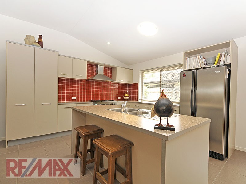 4 Petrie Cr, Aspley QLD 4034