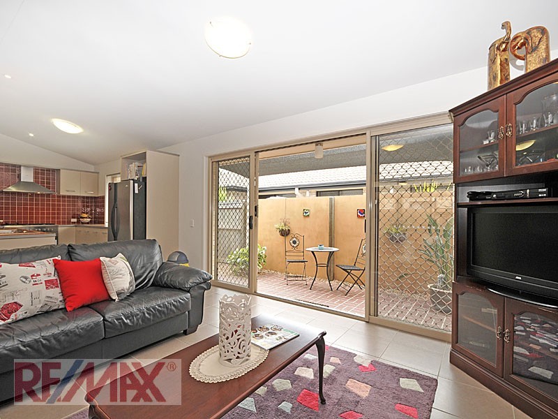 4 Petrie Cr, Aspley QLD 4034