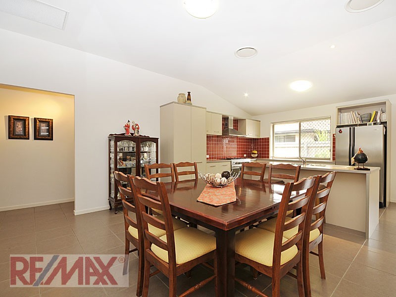 4 Petrie Cr, Aspley QLD 4034