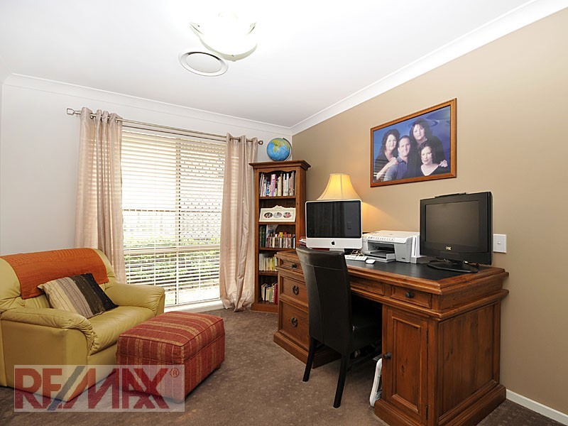 4 Petrie Cr, Aspley QLD 4034