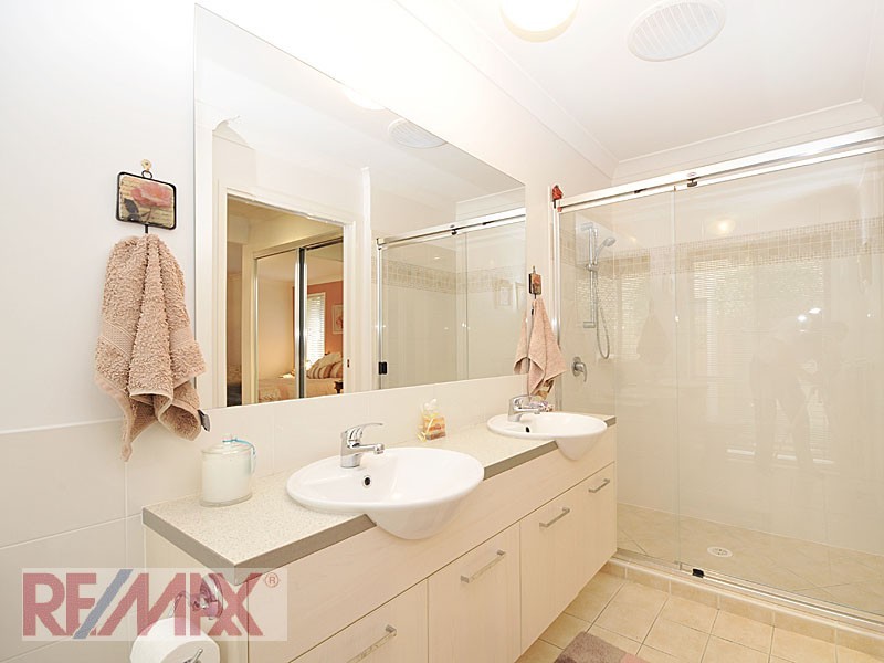 4 Petrie Cr, Aspley QLD 4034