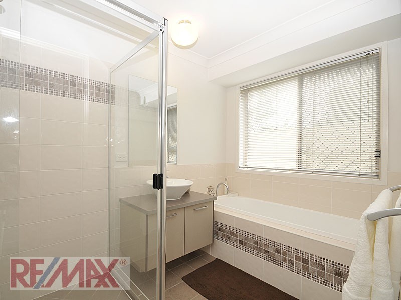 4 Petrie Cr, Aspley QLD 4034