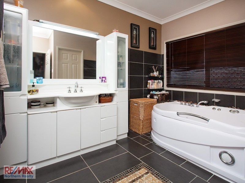 26 Glendore Court, Eatons Hill QLD 4037