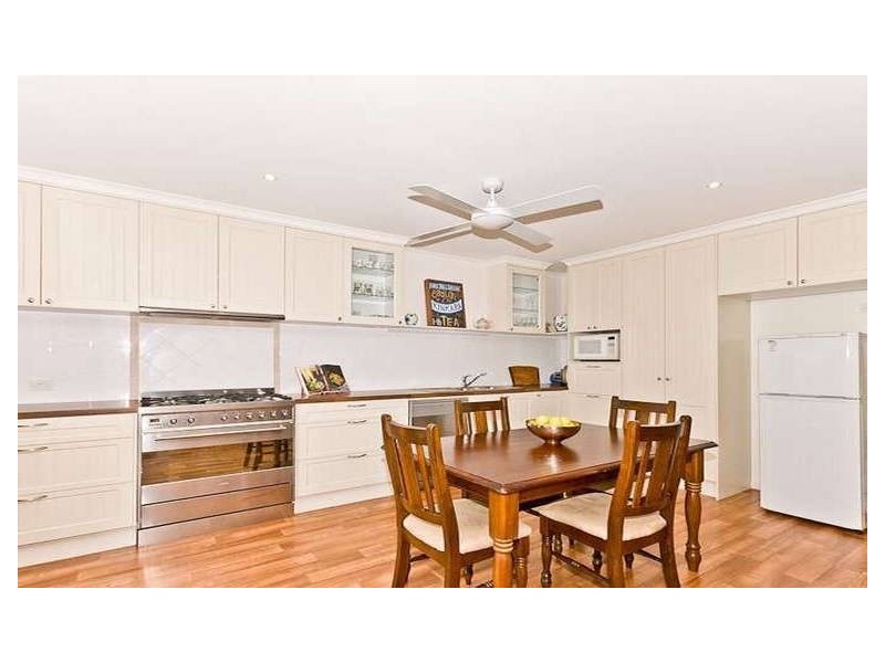 19 Agnes Street,, Shorncliffe QLD 4017