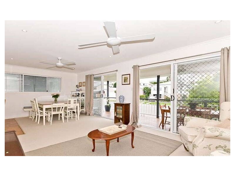 19 Agnes Street,, Shorncliffe QLD 4017