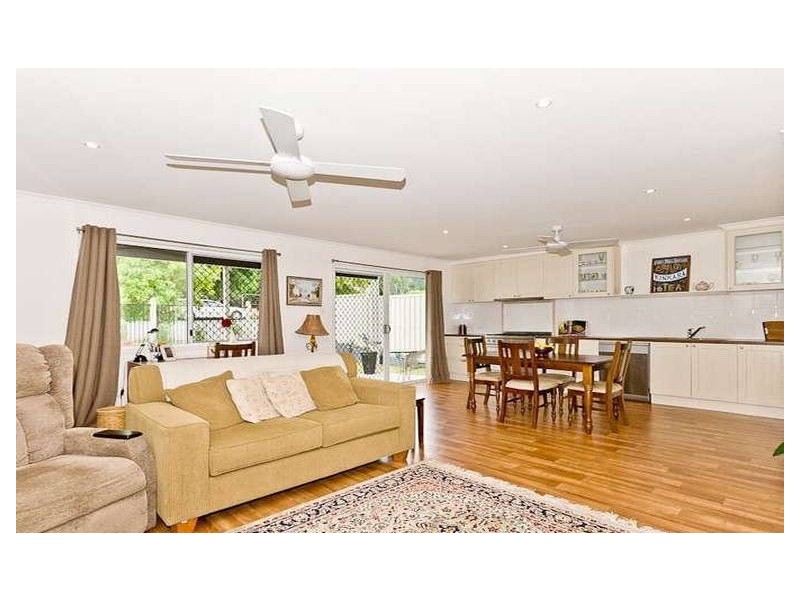 19 Agnes Street,, Shorncliffe QLD 4017