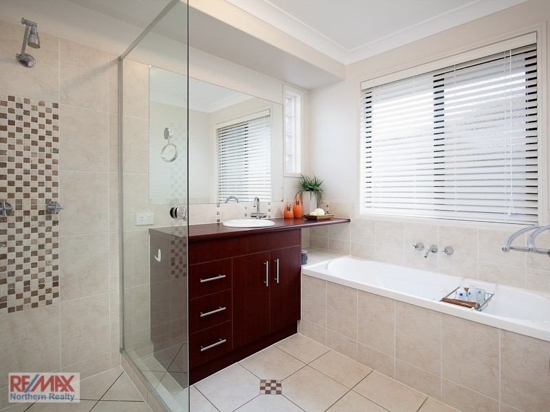 13 Bowerbird Ct, Cashmere QLD 4500