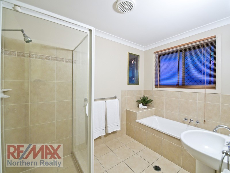 11 Valencia Court, Eatons Hill QLD 4037