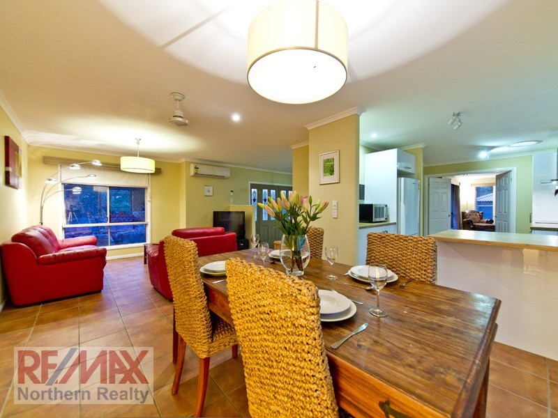 7 Drapers Road, Eatons Hill QLD 4037