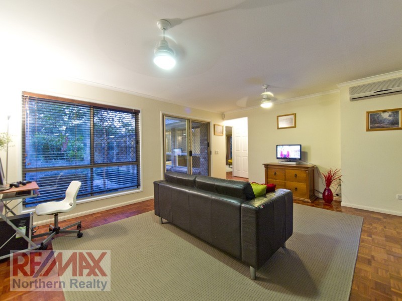 7 Drapers Road, Eatons Hill QLD 4037