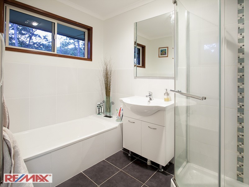 16 Boland Court, Eatons Hill QLD 4037