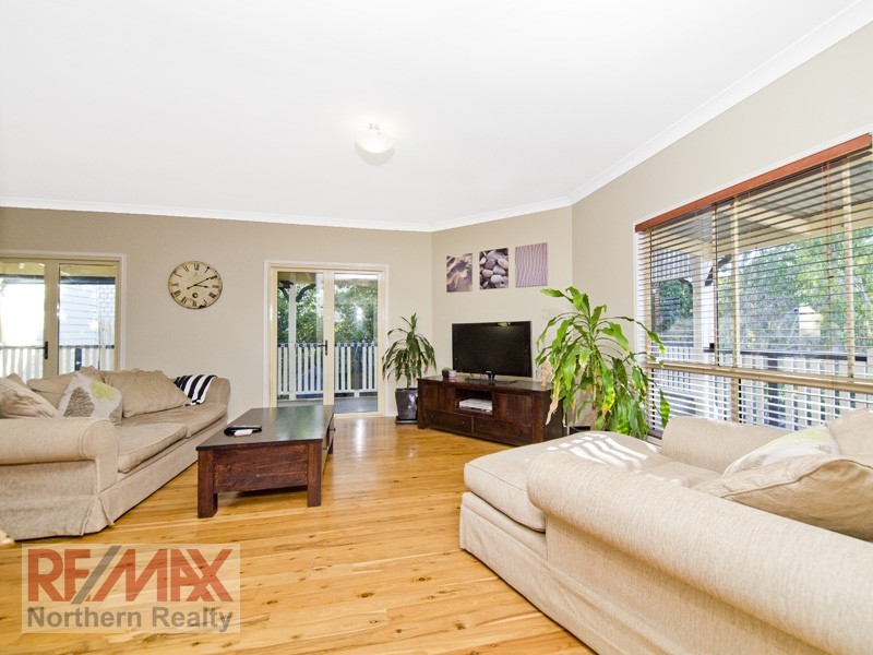 89 SARABAND DR, Eatons Hill QLD 4037