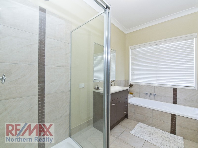 89 SARABAND DR, Eatons Hill QLD 4037