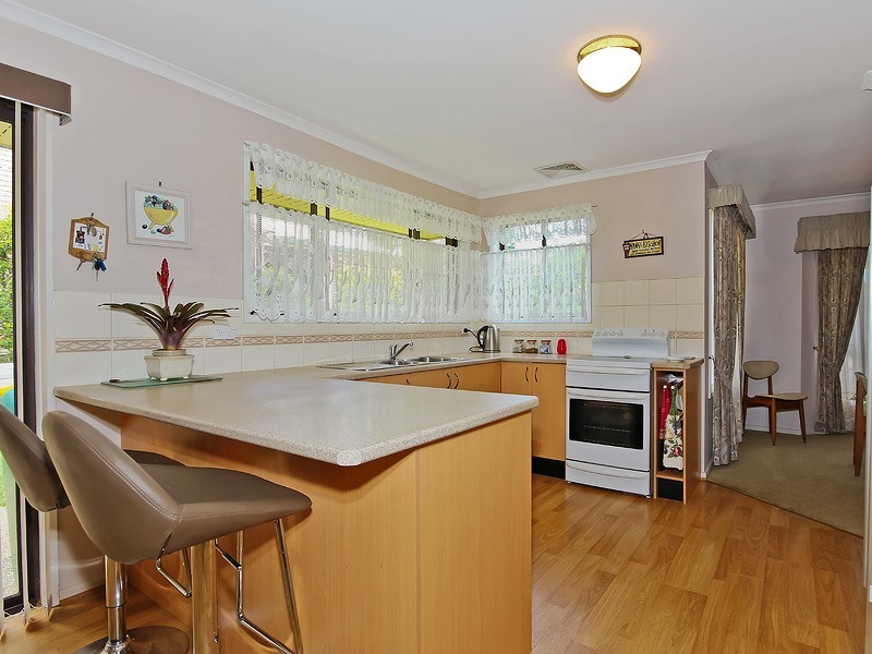 18 Leonarda Drive, Arana Hills QLD 4054