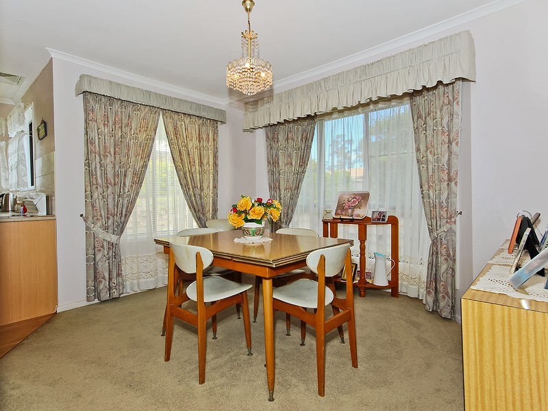 18 Leonarda Drive, Arana Hills QLD 4054