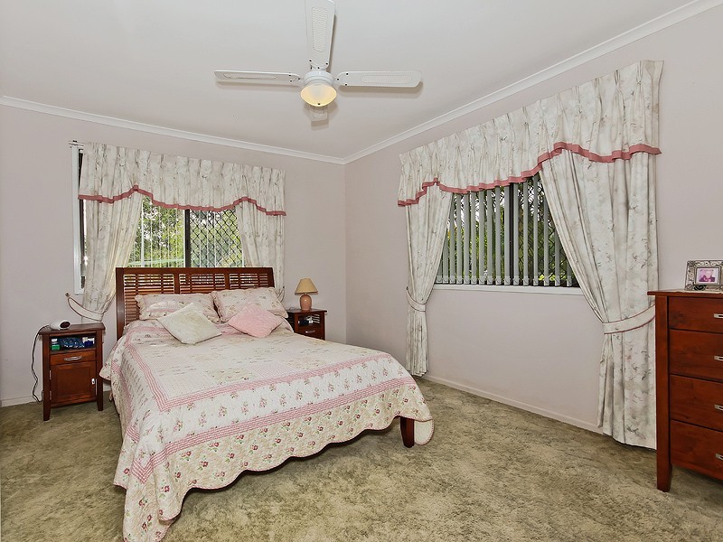 18 Leonarda Drive, Arana Hills QLD 4054