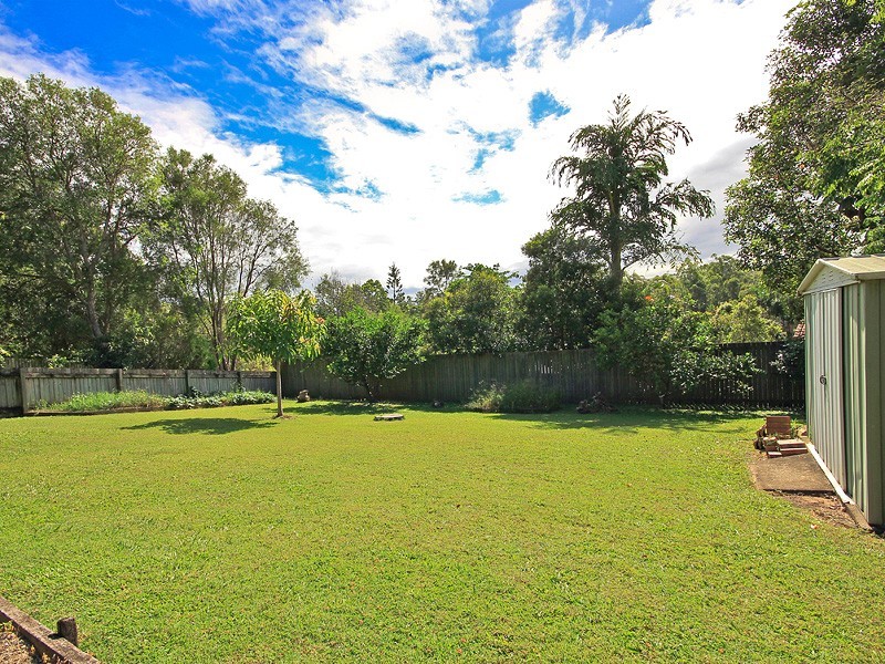 18 Leonarda Drive, Arana Hills QLD 4054