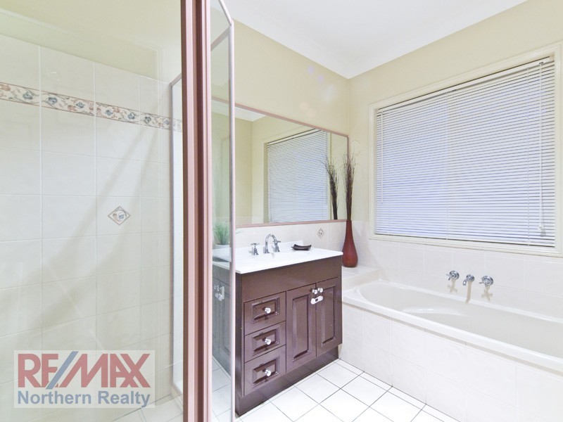 3 Tonnere Court, Eatons Hill QLD 4037