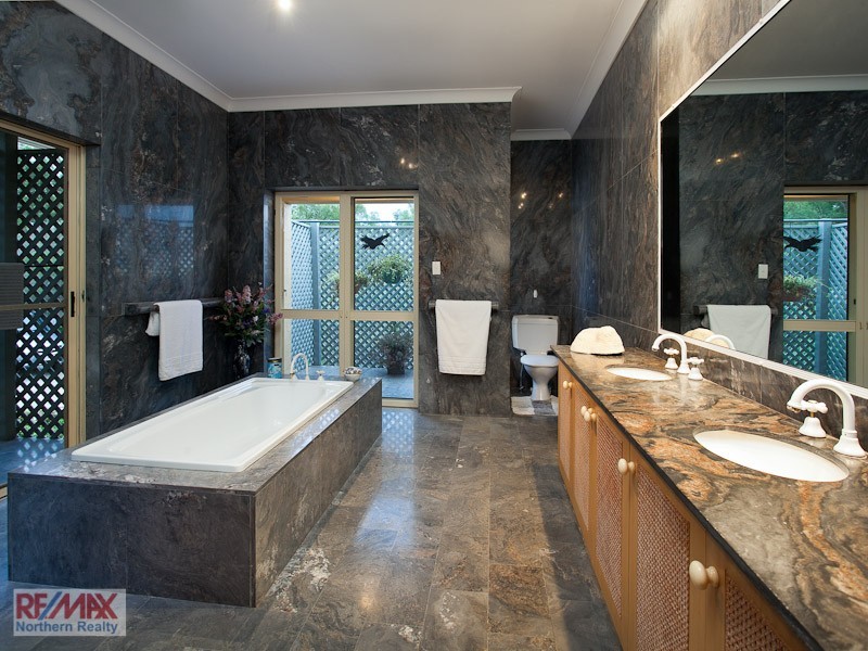 846 Clear Mountain Road, Clear Mountain QLD 4500