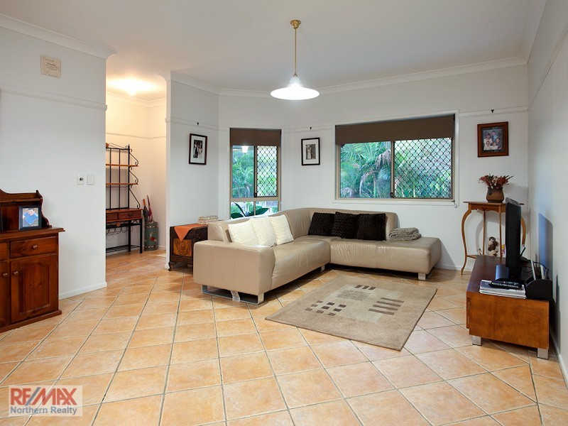 8 Edenderry Court, Eatons Hill QLD 4037