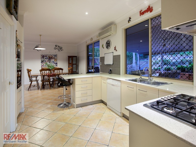 8 Edenderry Court, Eatons Hill QLD 4037