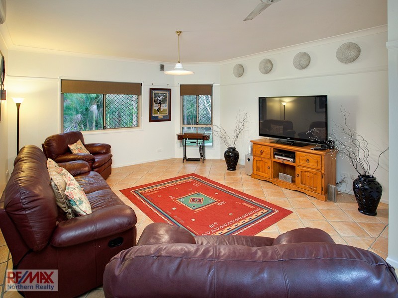 8 Edenderry Court, Eatons Hill QLD 4037