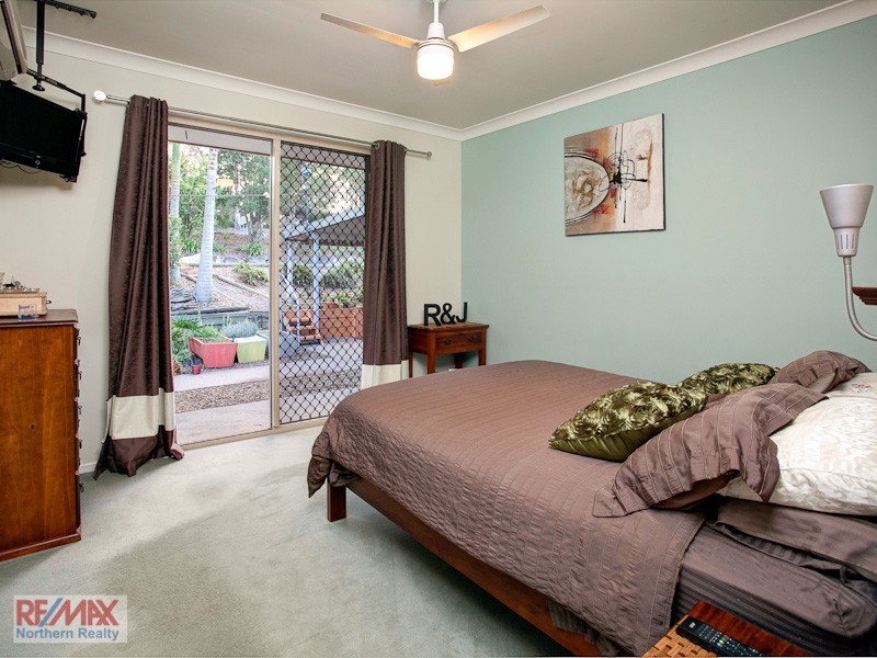 8 Edenderry Court, Eatons Hill QLD 4037