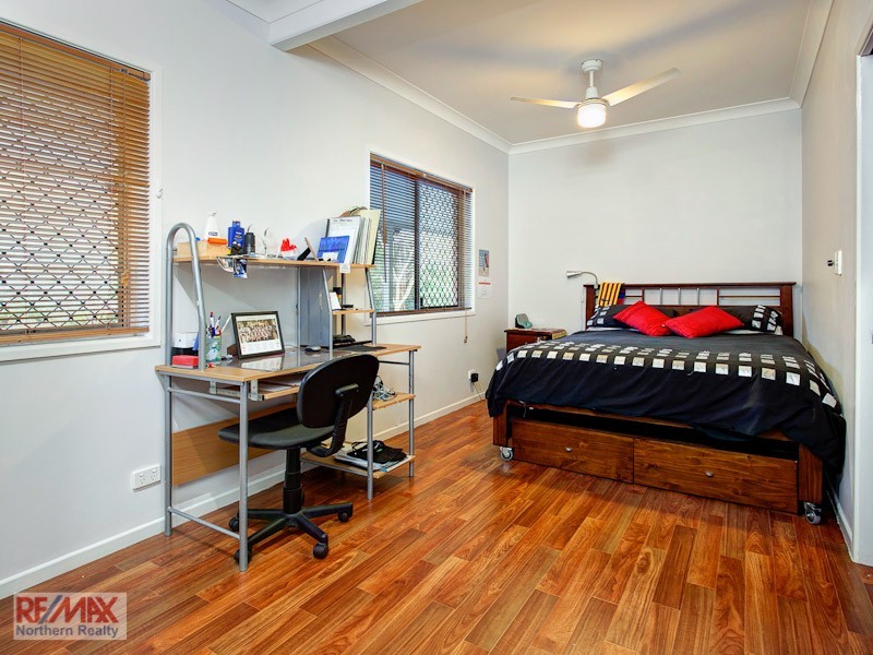 8 Edenderry Court, Eatons Hill QLD 4037