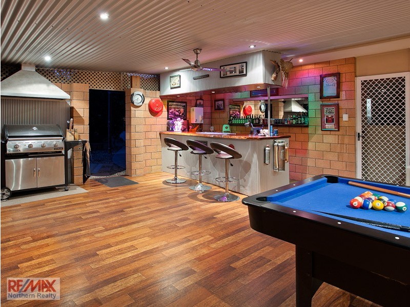 8 Edenderry Court, Eatons Hill QLD 4037