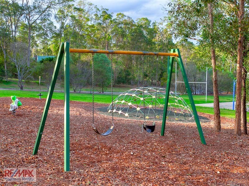 8 Edenderry Court, Eatons Hill QLD 4037