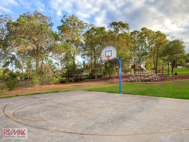 8 Edenderry Court, Eatons Hill QLD 4037