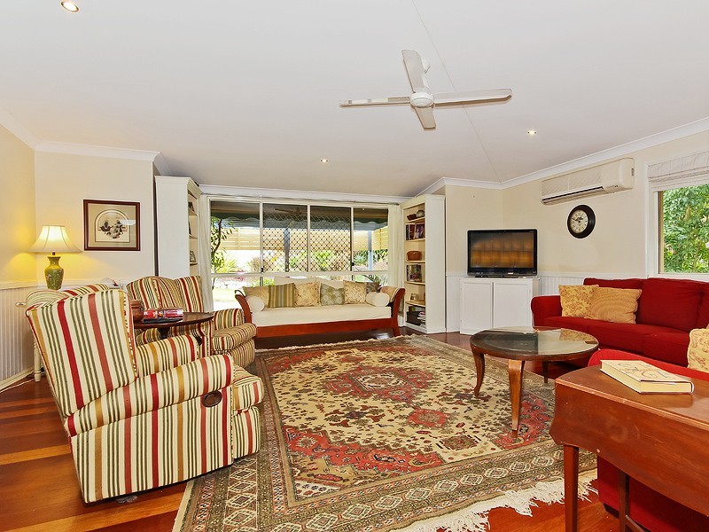 7 Bookleaf Place, Bridgeman Downs QLD 4035