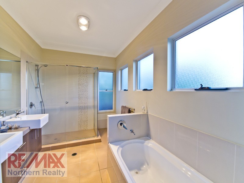 103 Corvus Dve, Cashmere QLD 4500