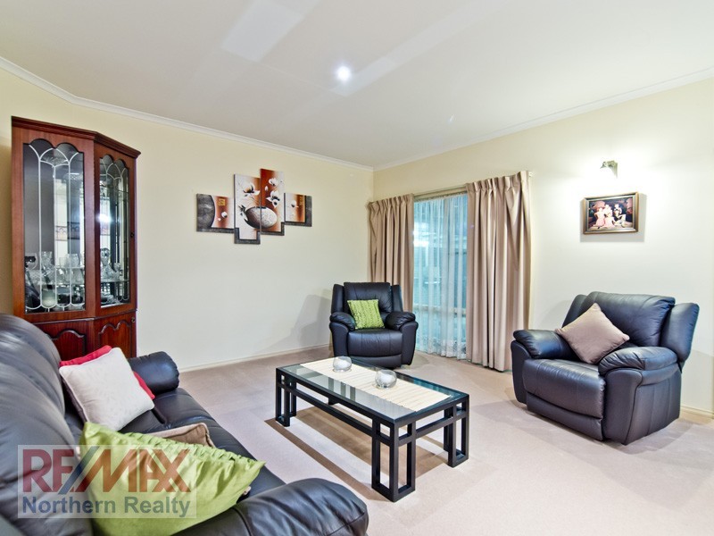 5 Glen Eaton St, Eatons Hill QLD 4037