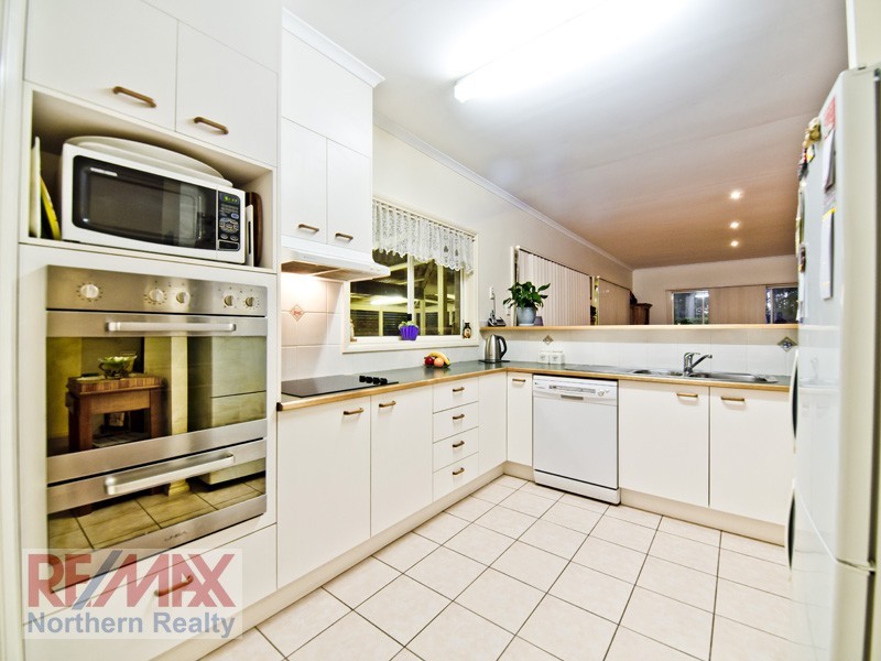 5 Glen Eaton St, Eatons Hill QLD 4037