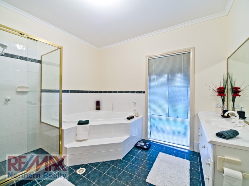 5 Glen Eaton St, Eatons Hill QLD 4037