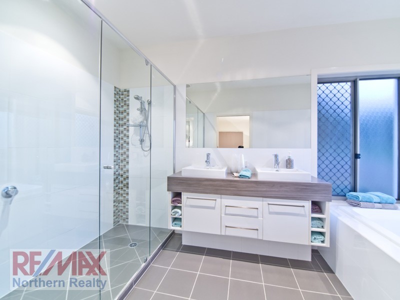 25 ASHLEIGH CRT, Eatons Hill QLD 4037