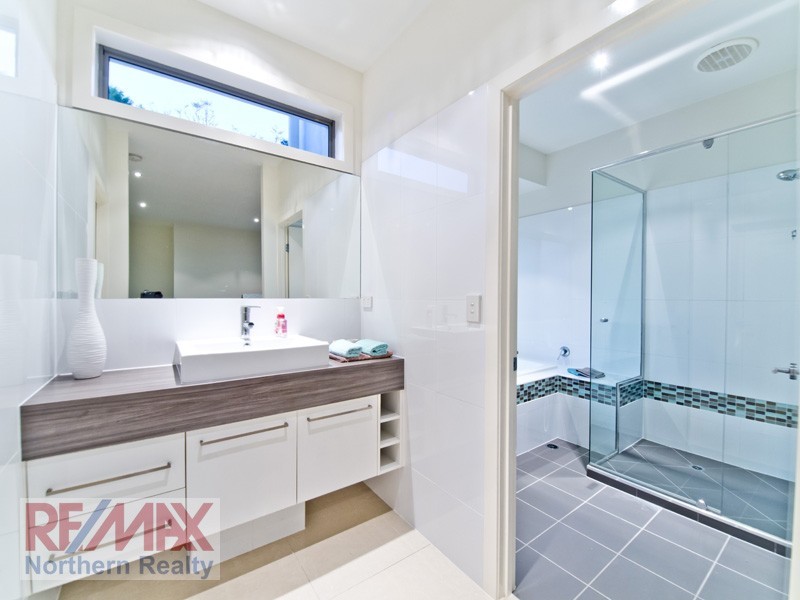 25 ASHLEIGH CRT, Eatons Hill QLD 4037