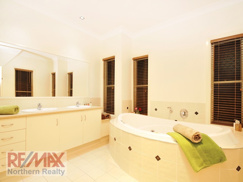 5 Diorama Ct, Eatons Hill QLD 4037