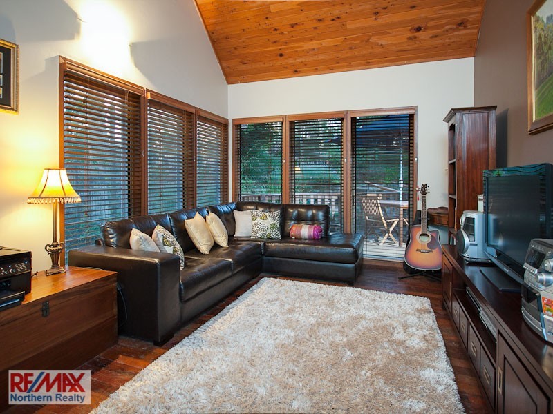 27 Buranda Road, Clear Mountain QLD 4500