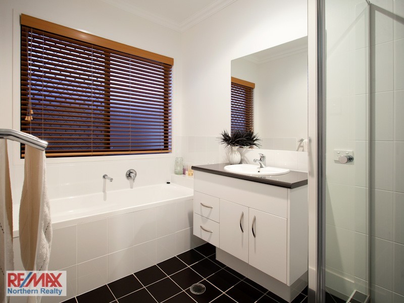 35 Castlewellan Cct, Warner QLD 4500