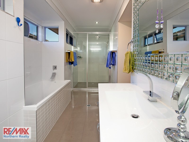 7 Lee Close, Albany Creek QLD 4035