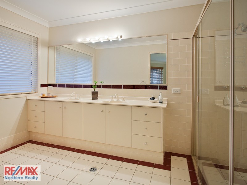 60 Marina Court, Eatons Hill QLD 4037