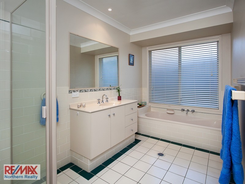 60 Marina Court, Eatons Hill QLD 4037