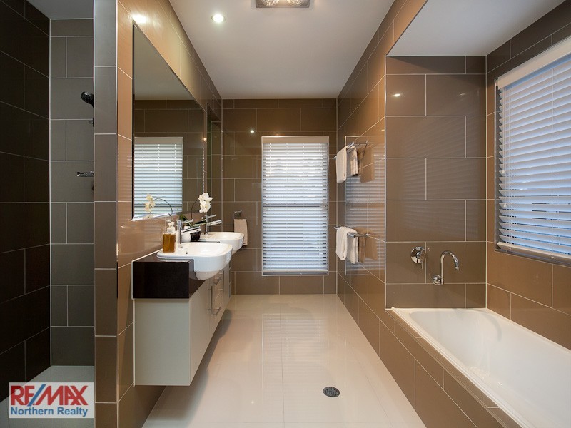 7 Cassia Street, Bridgeman Downs QLD 4035