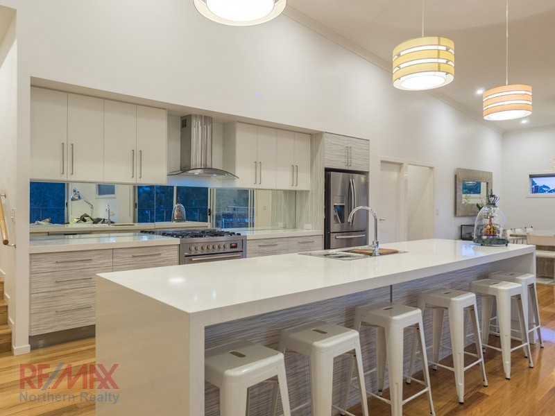 7 Amorosa Ct, Eatons Hill QLD 4037