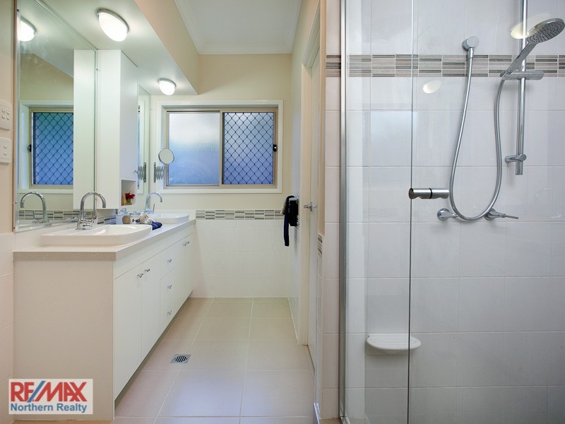 8 Olympic Court, Albany Creek QLD 4035